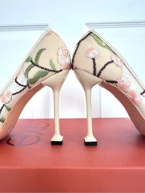 BIG TREE ~ Floral Tan Sheer Mesh Embroidered 4” Stiletto Heels size 9.5